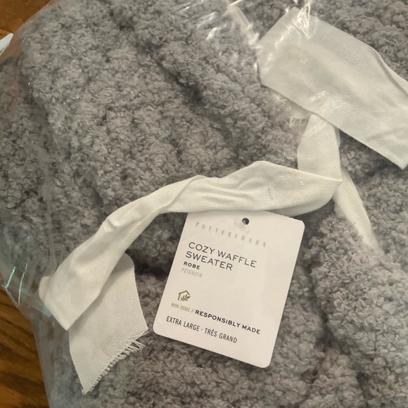 NWT Pottery Barn Textured Gray robe - Picture 1 of 4